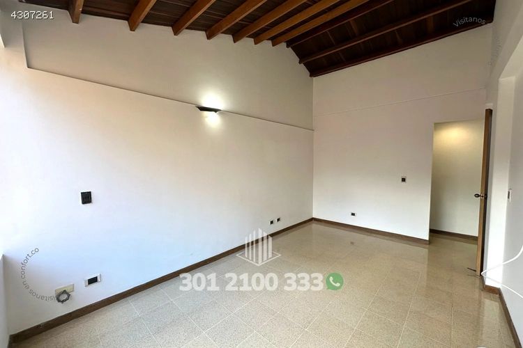 Casa de 3 alcobas en arriendo en El Tesoro, Medellín, 320 m² · foto 20 de 24