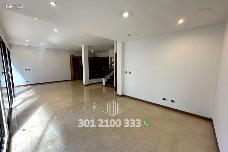 Casa de 3 alcobas en arriendo en El Tesoro, Medellín, 320 m² · foto 23 de 24