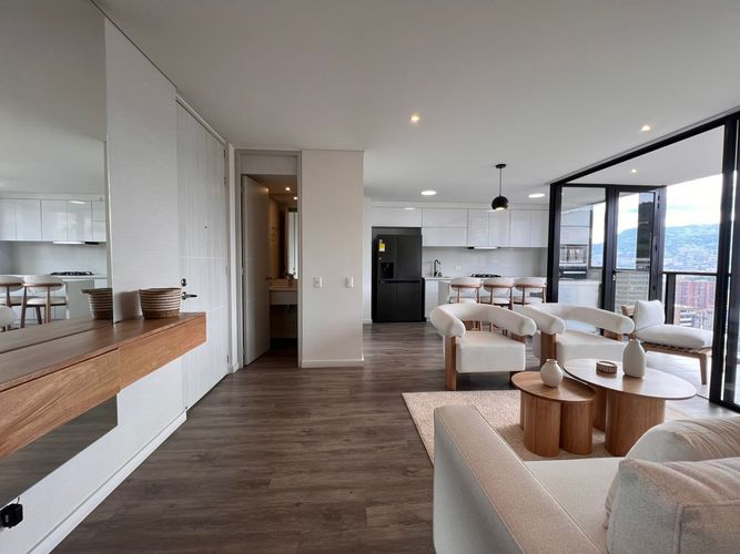 Apartamento de 2 alcobas en arriendo en Lalinde, Medellín, 94 m² · foto 3 de 12