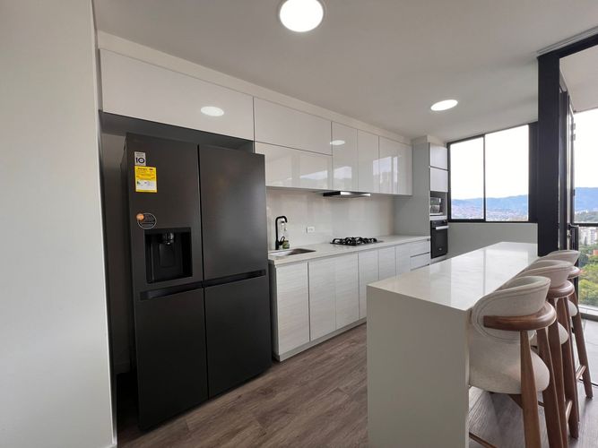 Apartamento de 2 alcobas en arriendo en Lalinde, Medellín, 94 m² · foto 4 de 12