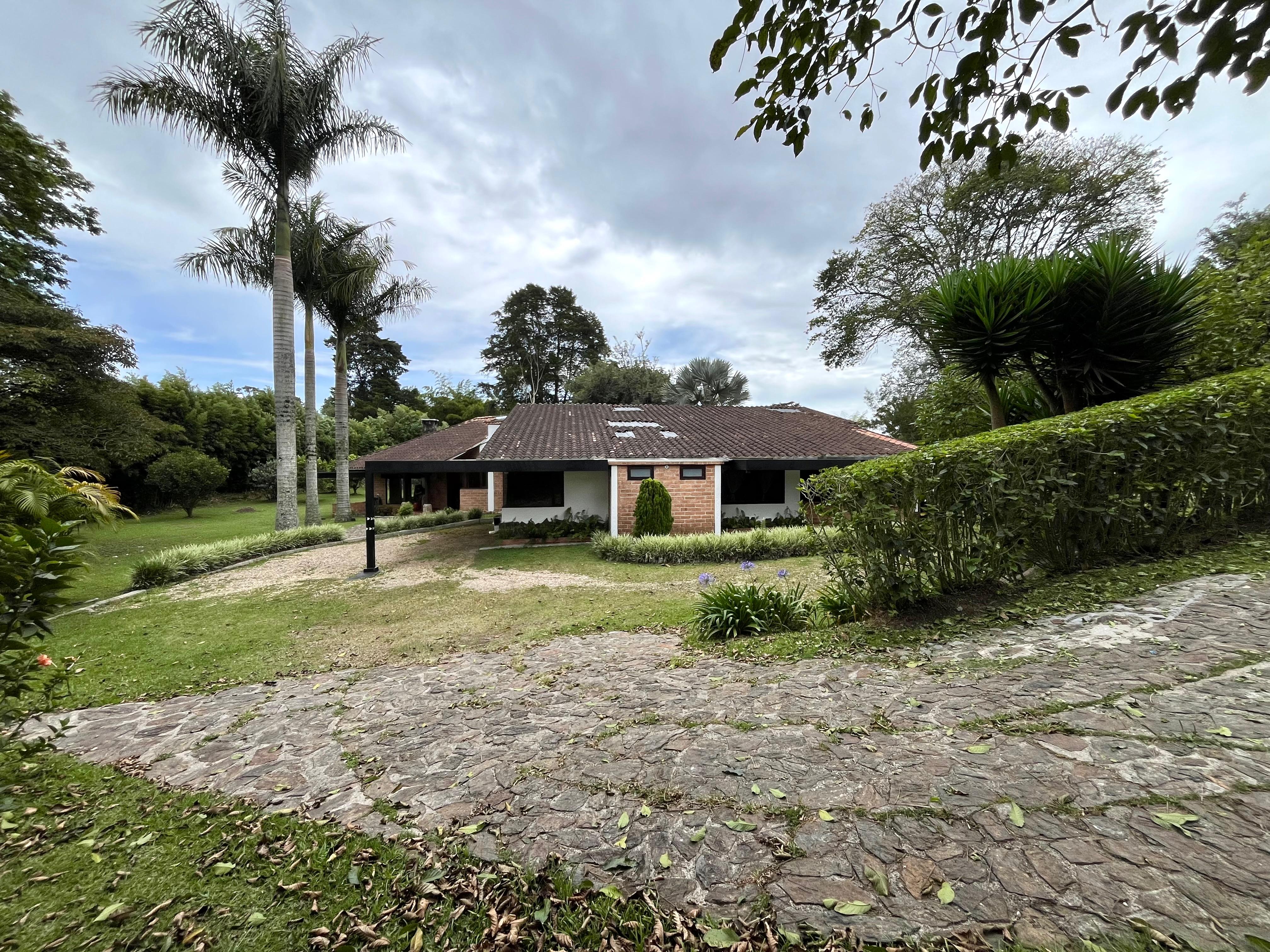 5BR House in Cabeceras de llanogrande (300 m²)
