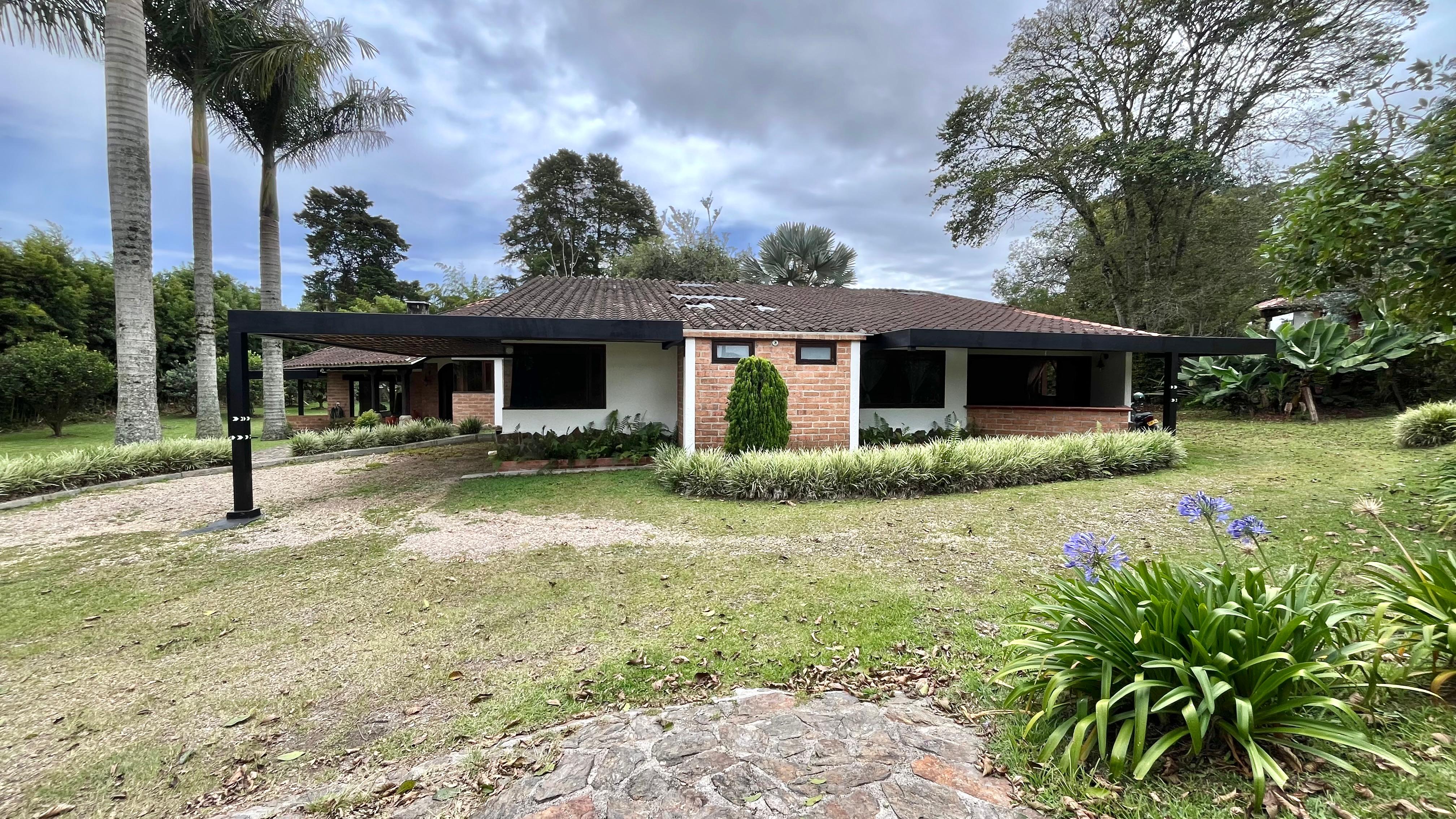 5BR House in Cabeceras de llanogrande (300 m²) - 2