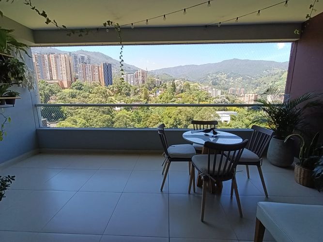 Apartamento de 3 alcobas en arriendo en Loma Del Escobero, Envigado, 134 m² · foto 2 de 19