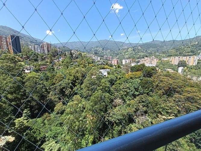 Apartamento de 3 alcobas en arriendo en Loma Del Escobero, Envigado, 134 m² · foto 15 de 19