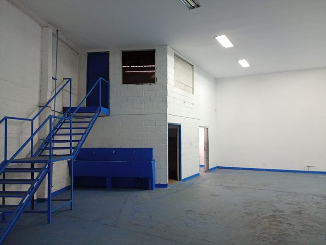 Bodega en arriendo en Los Naranjos, Itagüí, 2950 m² · foto 12 de 19