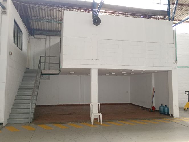 Bodega en arriendo en Los Naranjos, Itagüí, 2950 m² · foto 14 de 19