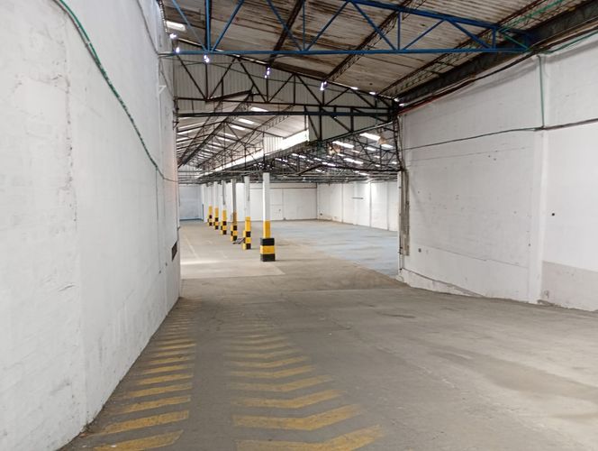 Bodega en arriendo en Los Naranjos, Itagüí, 2950 m² · foto 11 de 19