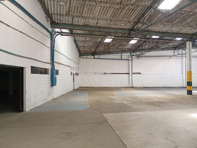 Bodega en arriendo en Los Naranjos, Itagüí, 2950 m² · foto 7 de 19