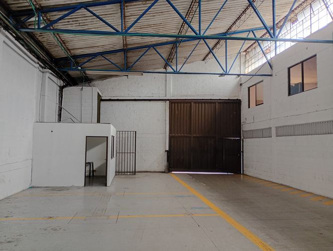 Bodega en arriendo en Los Naranjos, Itagüí, 2950 m² · foto 9 de 19