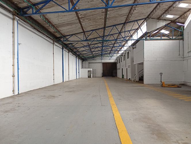 Bodega en arriendo en Los Naranjos, Itagüí, 2950 m² · foto 10 de 19