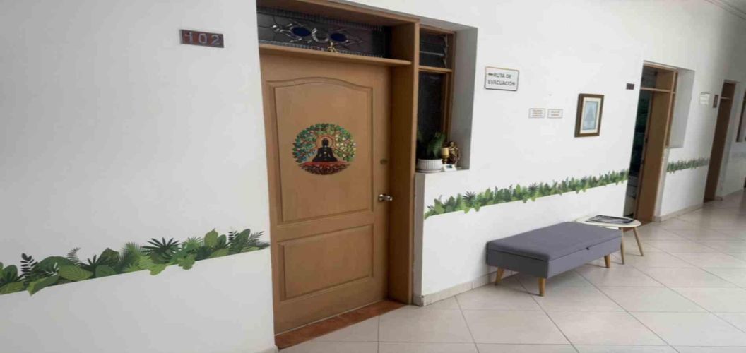 Casa de 15 alcobas en arriendo en Laureles, Medellín, 308 m² · foto 5 de 20