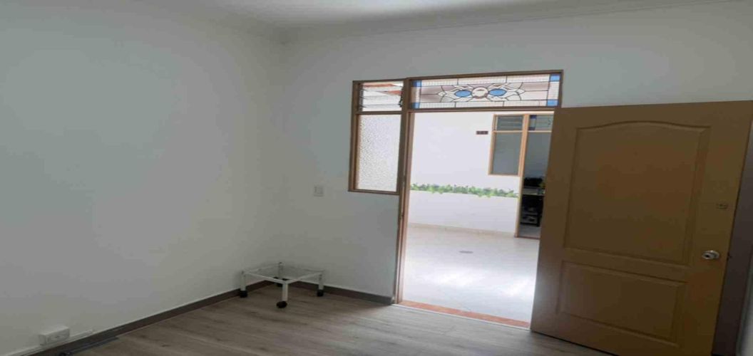 Casa de 15 alcobas en arriendo en Laureles, Medellín, 308 m² · foto 11 de 20