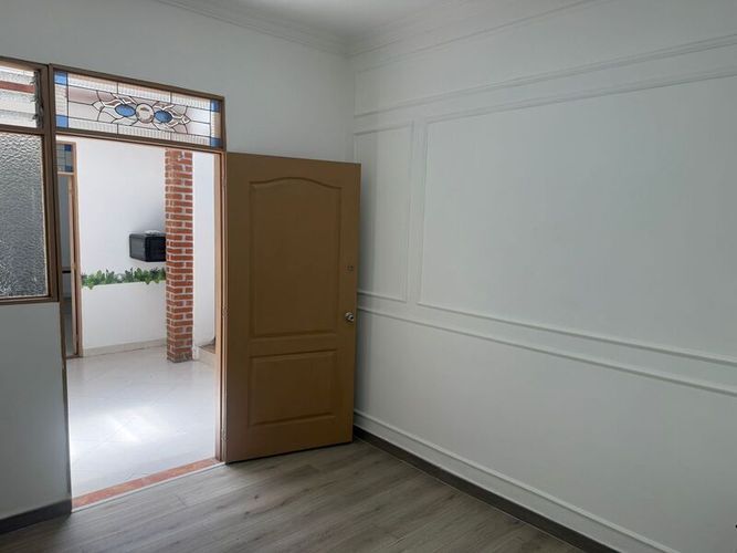 Casa de 15 alcobas en arriendo en Laureles, Medellín, 308 m² · foto 12 de 20
