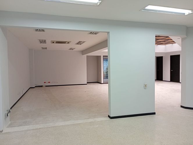 Bodega en arriendo en Cristo Rey, Medellín, 1430 m² · foto 14 de 19