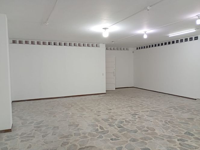Bodega en arriendo en Cristo Rey, Medellín, 1430 m² · foto 17 de 19