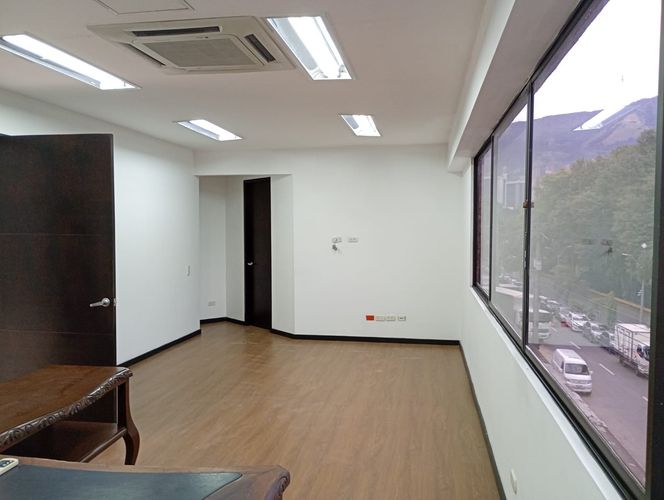 Bodega en arriendo en Cristo Rey, Medellín, 1430 m² · foto 12 de 19