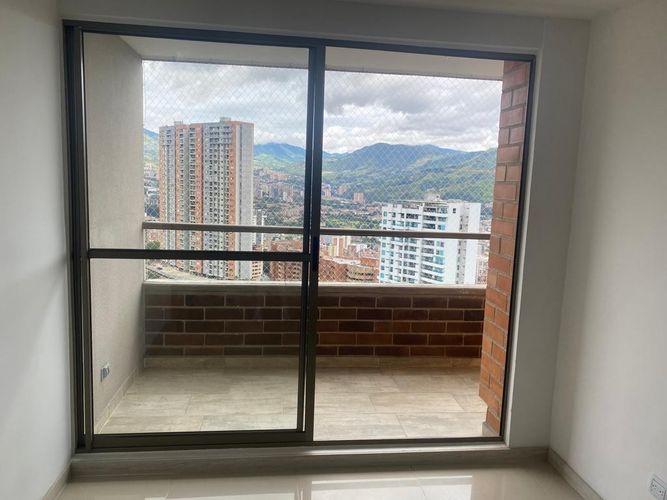 Apartamento de 3 alcobas en venta en Entreamigos, Sabaneta, 73 m² · foto 6 de 7
