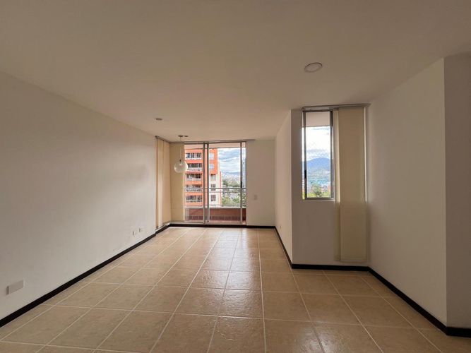 Apartamento de 3 alcobas en arriendo en El Poblado, Medellín, 89 m² · foto 2 de 14