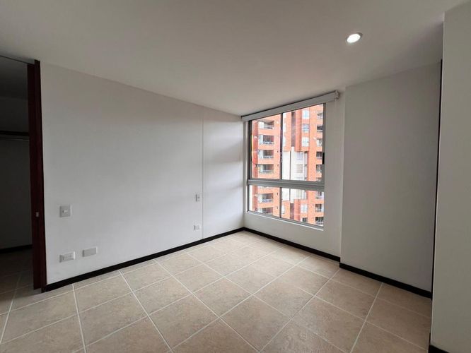 Apartamento de 3 alcobas en arriendo en El Poblado, Medellín, 89 m² · foto 7 de 14