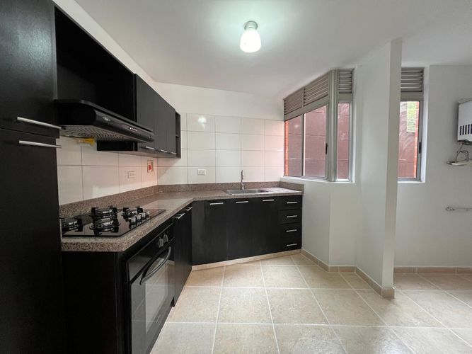 Apartamento de 3 alcobas en arriendo en El Poblado, Medellín, 89 m² · foto 3 de 14