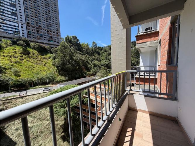Apartamento de 3 alcobas en venta en Loma De San Jose, Sabaneta, 60 m² · foto 3 de 24