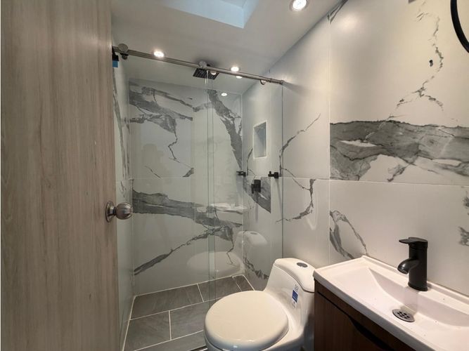 Apartamento de 3 alcobas en venta en Loma De San Jose, Sabaneta, 60 m² · foto 13 de 24