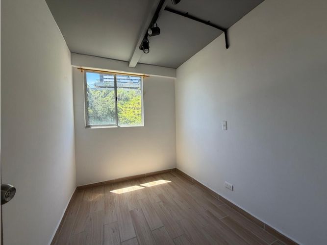 Apartamento de 3 alcobas en venta en Loma De San Jose, Sabaneta, 60 m² · foto 15 de 24