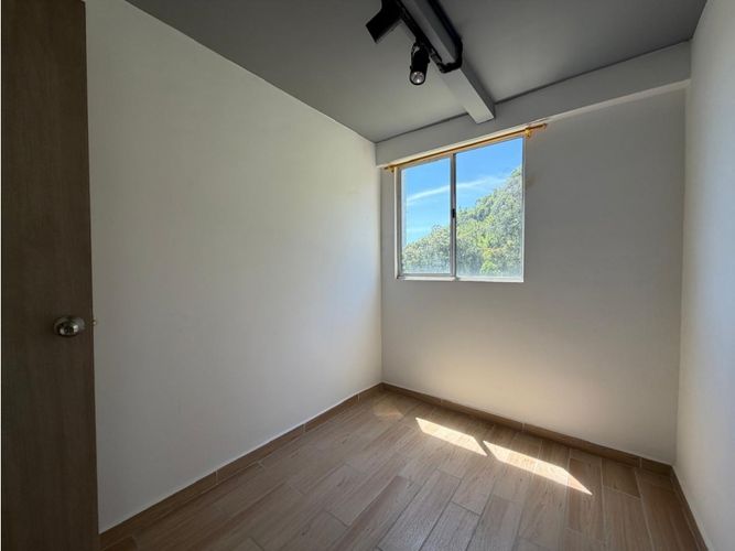 Apartamento de 3 alcobas en venta en Loma De San Jose, Sabaneta, 60 m² · foto 16 de 24