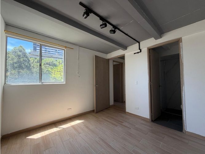 Apartamento de 3 alcobas en venta en Loma De San Jose, Sabaneta, 60 m² · foto 22 de 24