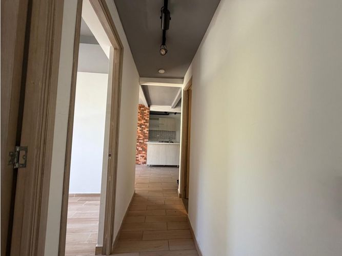 Apartamento de 3 alcobas en venta en Loma De San Jose, Sabaneta, 60 m² · foto 23 de 24