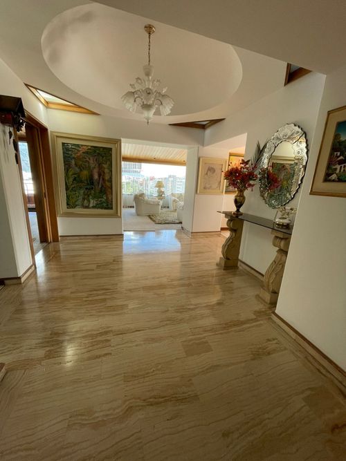 Apartamento de 4 alcobas en venta en La Carolina, Bogotá, 280 m² · foto 2 de 24