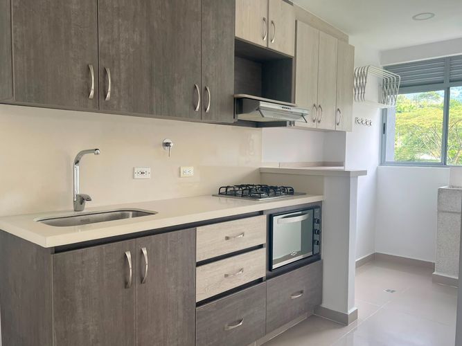 Apartamento de 2 alcobas en arriendo en Camino Verde, Envigado, 68 m² · foto 3 de 14