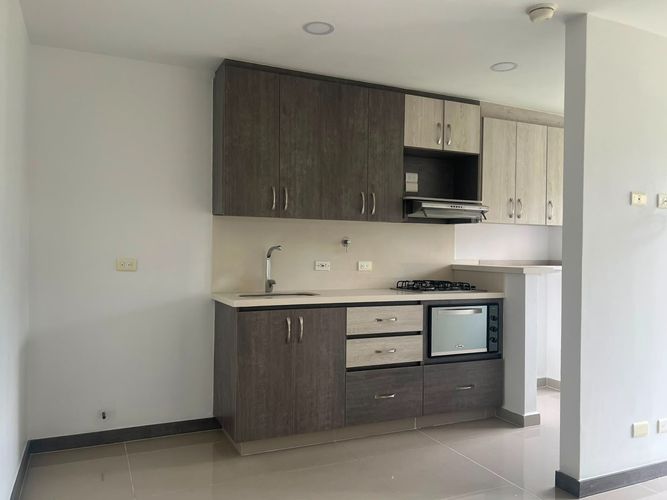 Apartamento de 2 alcobas en arriendo en Camino Verde, Envigado, 68 m² · foto 5 de 14