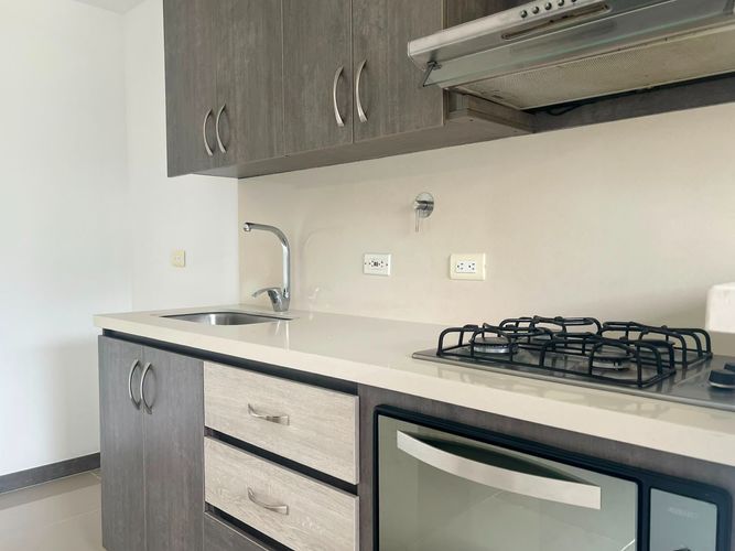 Apartamento de 2 alcobas en arriendo en Camino Verde, Envigado, 68 m² · foto 4 de 14