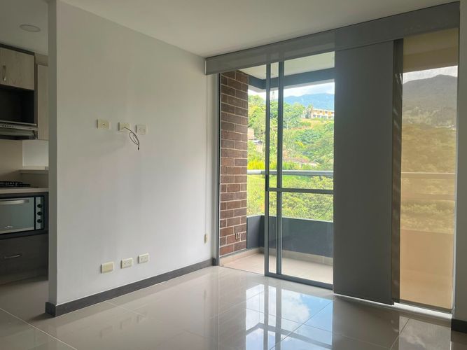 Apartamento de 2 alcobas en arriendo en Camino Verde, Envigado, 68 m² · foto 9 de 14