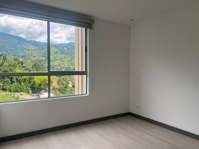 Apartamento de 2 alcobas en arriendo en Camino Verde, Envigado, 68 m² · foto 11 de 14