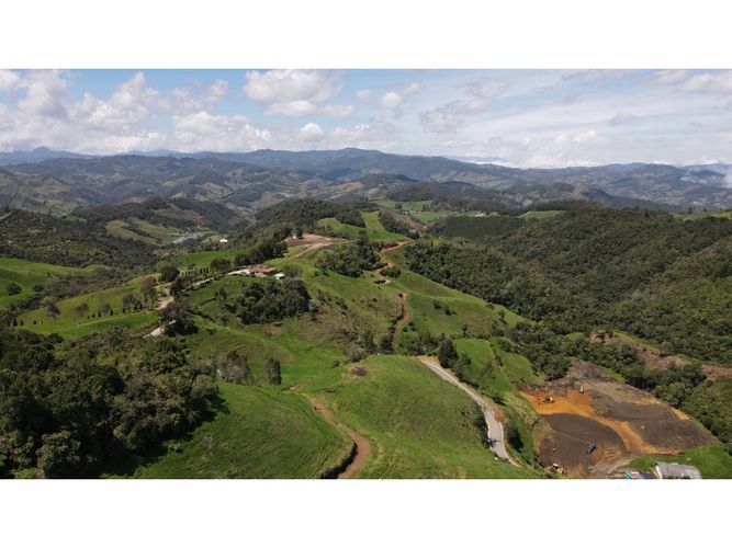Lote en venta en Llanadas, La Ceja, 1500 m² · foto 2 de 10