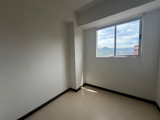 Apartamento de 3 alcobas en venta en Entreamigos, Sabaneta, 62 m² · foto 3 de 22