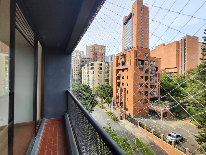 Apartamento de 2 alcobas en arriendo en Los Naranjos, Medellín, 101 m² · foto 12 de 21