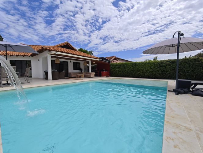 Casa de 3 alcobas en venta en Ricaurte, 438 m² · foto 2 de 24