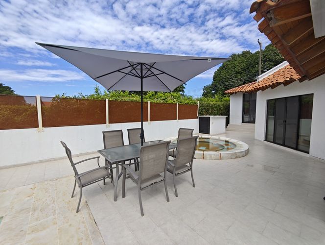 Casa de 3 alcobas en venta en Ricaurte, 438 m² · foto 5 de 24