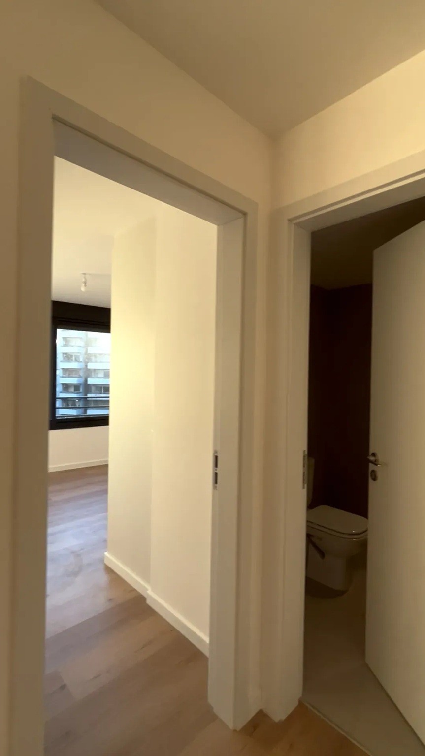 ALQUILER EN TRES CRUCES, EDIFICIO NUEVO, 1 DORMITORIO, BALCON, PORTERIA 24HS, SUM, LAVADERO · Foto 3