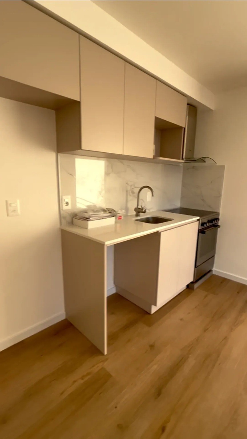 ALQUILER EN TRES CRUCES, EDIFICIO NUEVO, 1 DORMITORIO, BALCON, PORTERIA 24HS, SUM, LAVADERO · Foto 4