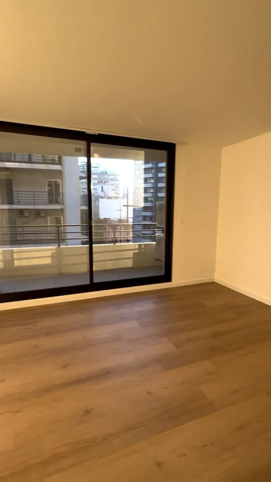 ALQUILER EN TRES CRUCES, EDIFICIO NUEVO, 1 DORMITORIO, BALCON, PORTERIA 24HS, SUM, LAVADERO · Foto 9