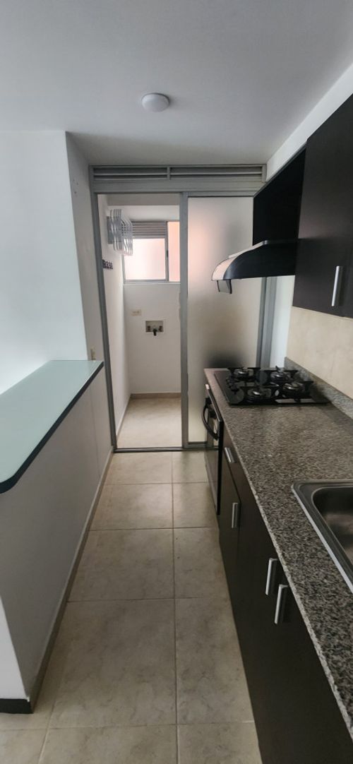 Apartamento de 3 alcobas en arriendo en Villa Carlota, Medellín, 67 m² · foto 2 de 13