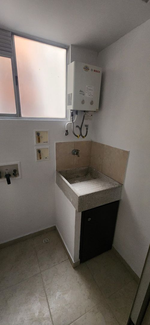 Apartamento de 3 alcobas en arriendo en Villa Carlota, Medellín, 67 m² · foto 3 de 13