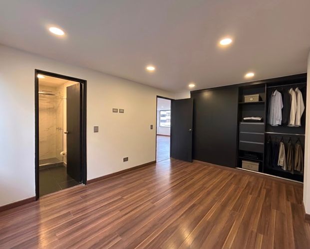 Apartamento en venta en Santa Barbara Central, Bogotá · foto 7 de 16