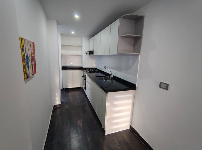 Apartamento en venta en Santa Barbara Central, Bogotá · foto 9 de 16