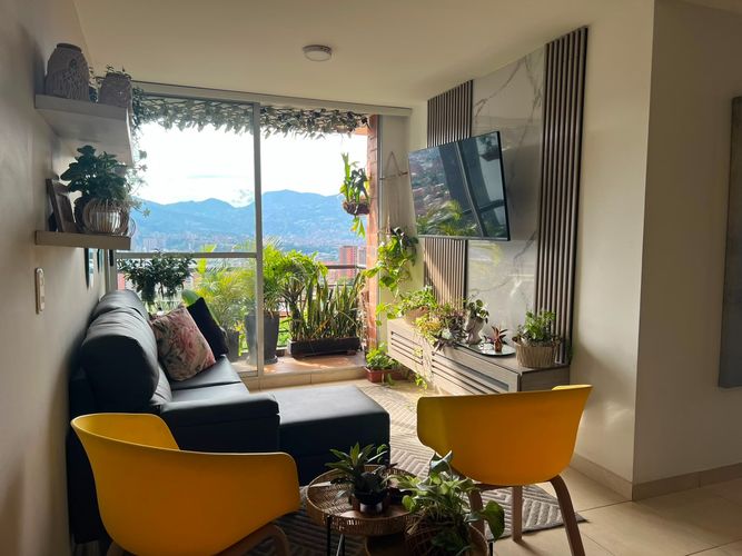 Apartamento de 3 alcobas en arriendo en Loma Benedictinos, Medellín, 68 m² · foto 2 de 15