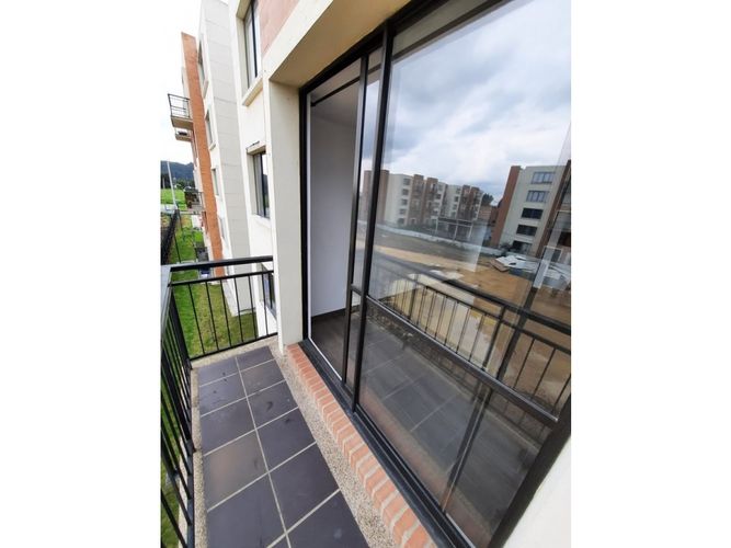 Apartamento de 3 alcobas en venta en Conjunto Residencial Prados Reserva De Madrid, Madrid, 60 m² · foto 4 de 18